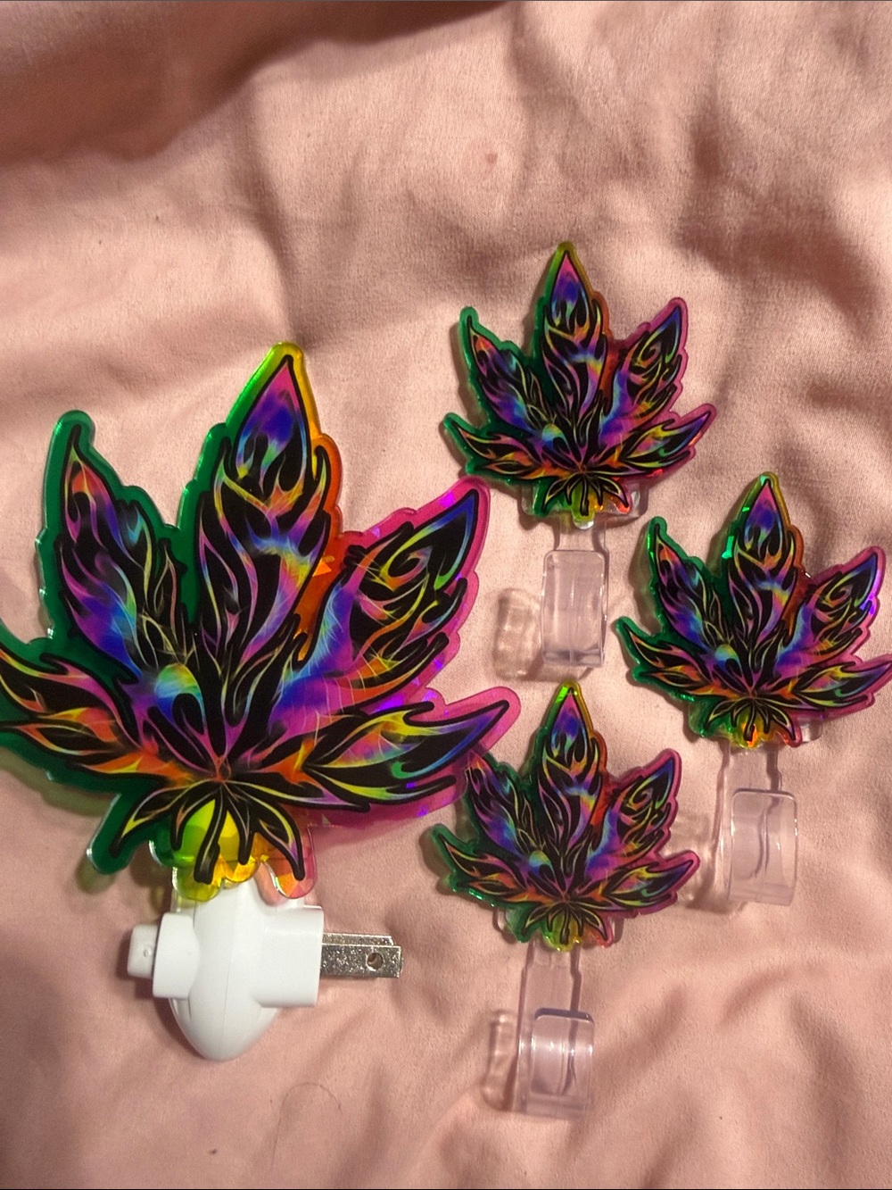 Iridescent Holographic Leaf Night Light & 4 3 matching wall hooks - Multicolor